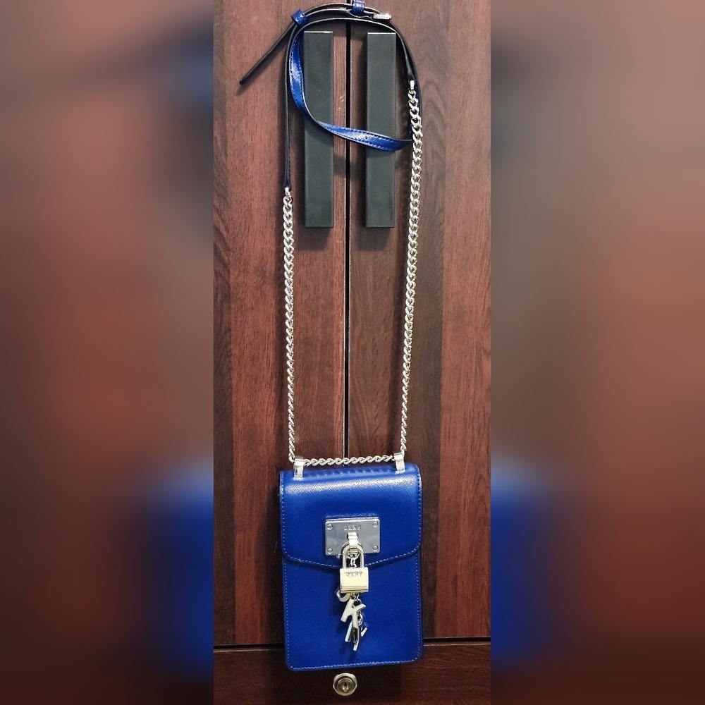DKNY Elissa North-South crossbody bag in blue leather w-silver hardware. Nwot